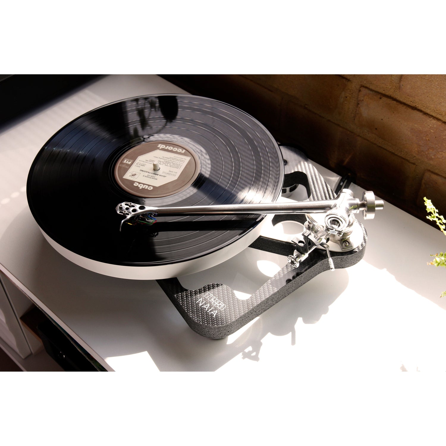 TURNTABLES